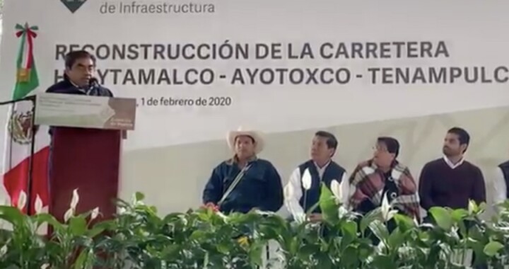 Inauguran Barbosa reconstrucción de la carretera Hueytamalco