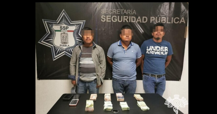 Detienen a tres hombres que transportaban más de 330 mil pesos