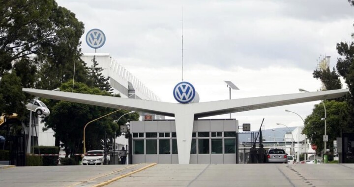 100 empleados de Volkswagen dan positivo por coronavirus en Puebla