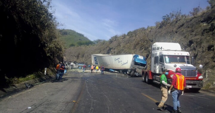 Aparatoso accidente en la autopista Puebla-Veracruz