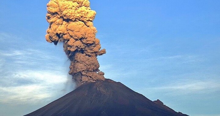 Impresionante explosión del Popocatépetl