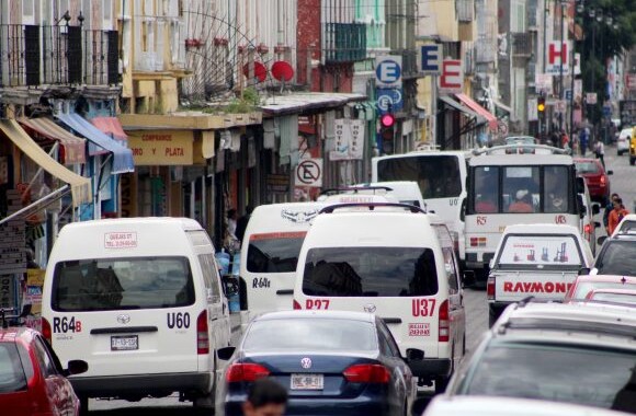 Acuerdan Gobierno y transportistas no hacer bloqueos