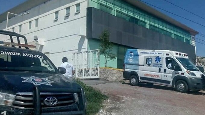 Comando armado balea a detenido en Casa de Justicia de Tecamachalco