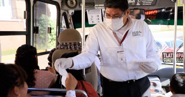Supervisa SMT sanitización de unidades del transporte en Zacatlán