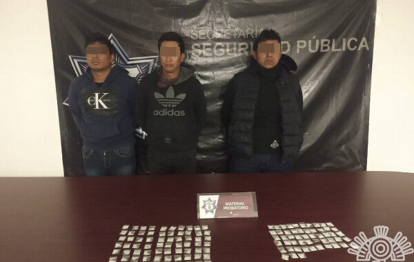 Detienen a tres presuntos narcomenudistas en Texmelucan