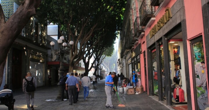 Alrededor de 500 negocios del CH de Puebla anuncian una reapertura parcial