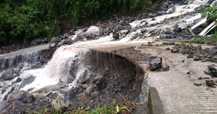 Rehabilitarán caminos y puentes afectados por lluvias en la Sierra Norte