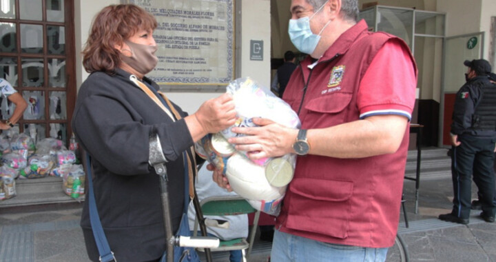 Entrega SEDIF paquetes alimentarios a deportistas en sillas de ruedas