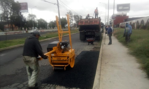Realiza Secretaría de infraestructura bacheo emergente en La María y Recta a Cholula
