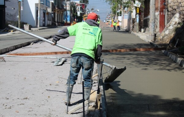 Ayuntamiento rehabilita con concreto hidráulico vialidad en Ignacio Romero Vargas