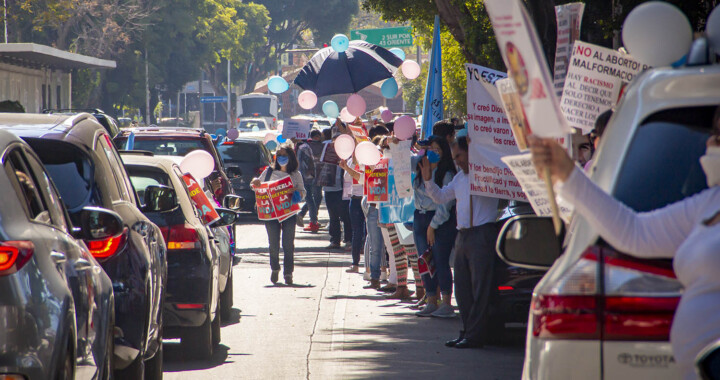 En caravana automovilística protestan contra legalización del aborto