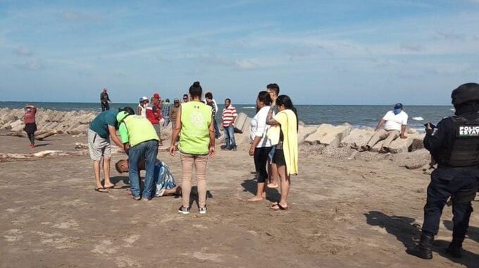 En unas vacaciones familiares pierden la vida tres niños, al ahogarse en una playa de Veracruz