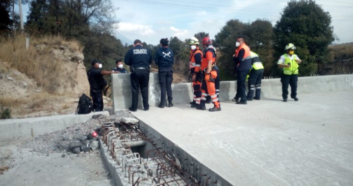Encuentran cadáver a un costado de la autopista Puebla-Orizaba
