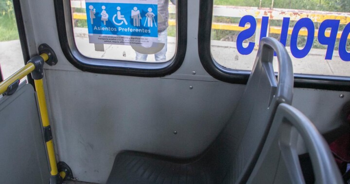 Supervisa SMT colocación de etiquetas de asientos preferenciales en el transporte público
