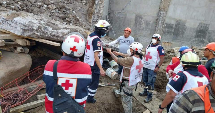 Tres trabajadores fallecen tras derrumbe de obra en San Martín Texmelucan