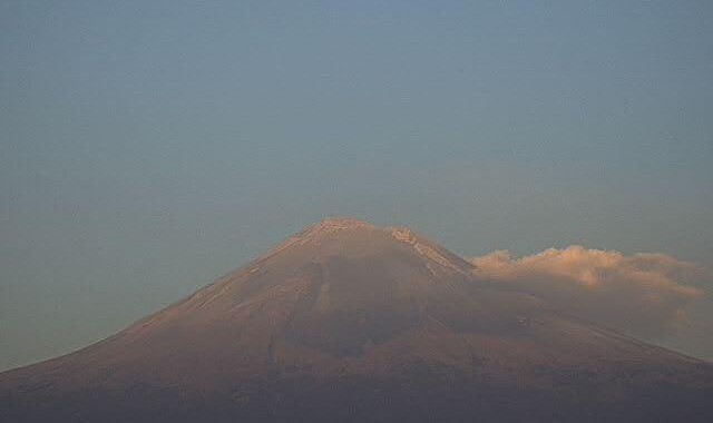 El volcán Popocatépetl registra 105 exhalaciones