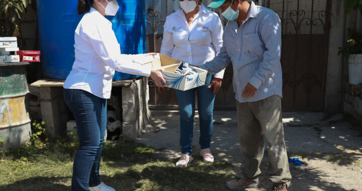 Entrega SEDIF ropa, calzado y juguetes a colonos de Valle del Paraíso