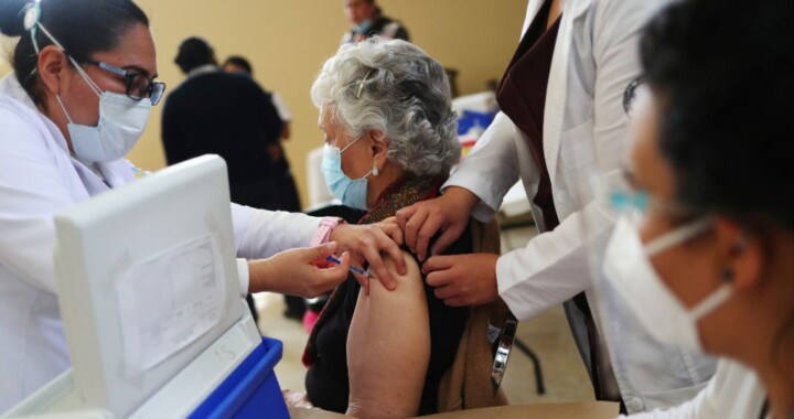 Reportan retraso de vacunas contra Covid-19 en San Pedro Cholula