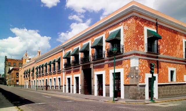 Nuevo decreto autoriza reapertura de museos y autobuses turísticos en Puebla