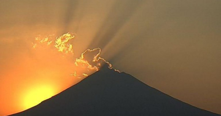 Popocatépetl registra 72 exhalaciones y 348 minutos de tremor