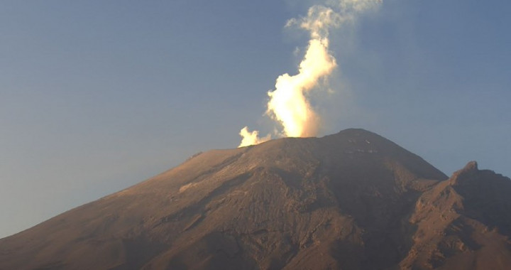 Popocatépetl registra 108 exhalaciones y 245 minutos de tremor