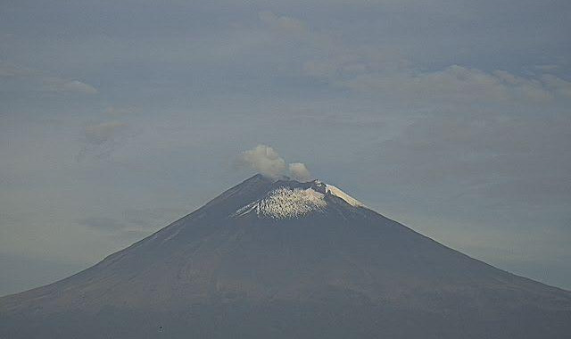 Reporta Popocatépetl 136 exhalaciones y 5 minutos de tremor