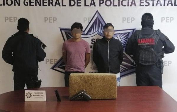 Detienen a presuntos vendedores de armas y droga en Tehuacán