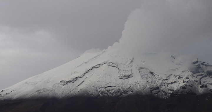 Reporta Popocatépetl 145 exhalaciones y 49 minutos de tremor