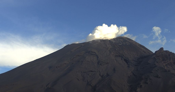 Reporta Popocatépetl 32 exhalaciones