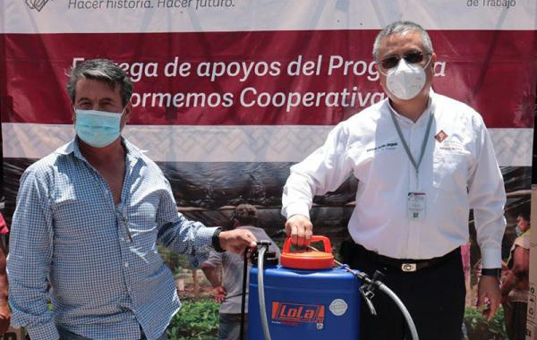 Trabajo entrega maquinaria a 10 familias productoras de nopal de Tlaxcalancingo