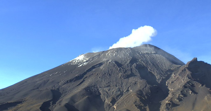 57 exhalaciones y 31 minutos de tremor, reporta Popocatépetl