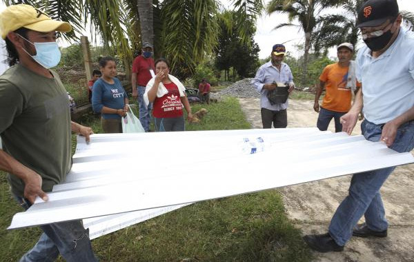 Finaliza SEDIF primera semana de entrega de apoyos a damnificados por huracán “Grace”