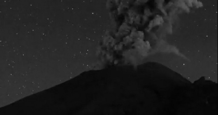 Reportan posible caída de ceniza del Popocatépetl