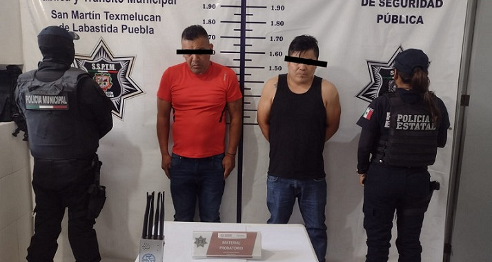Detienen a dos hombres que portaban cristal en Santa María Moyotzingo