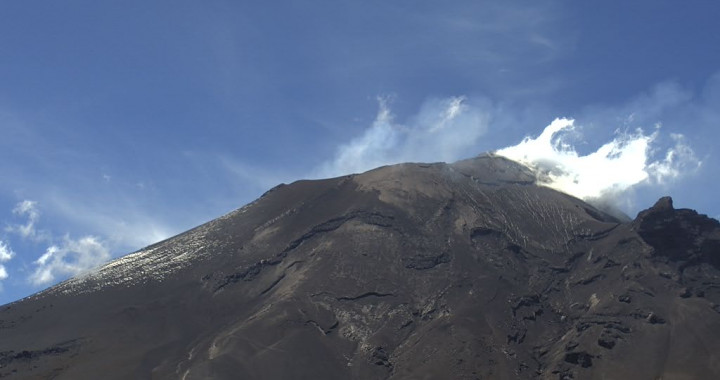 Reportan 102 exhalaciones del volcán Popocatépetl