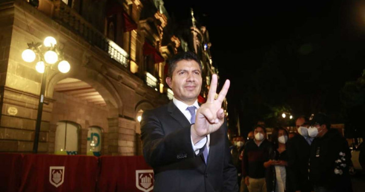 Rivera Vivanco entrega el Ayuntamiento a Eduardo Rivera