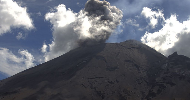 Reporta Popocatépetl siete exhalaciones y dos sismos volcanotéctonicos