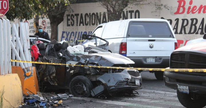 Acusan de homicidio y daños a estudiante, tras choque con auto de Uber