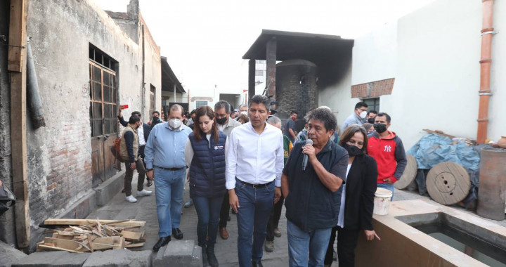 Entrega Eduardo Rivera rehabilitación del centro alfarero en Barrio de la Luz