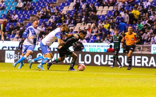 Puebla liga dos victorias al derrotar a Santos