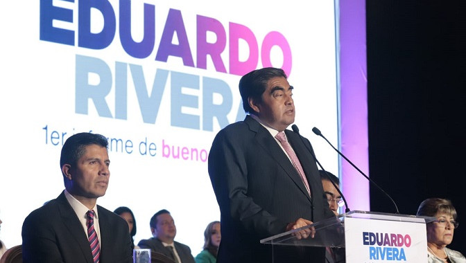 Gobierno no amenaza a alcaldes, asegura Barbosa en informe de Eduardo Rivera