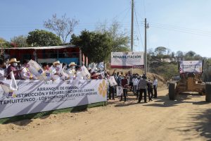 Gobernador Céspedes Peregrina inició obras carreteras en Tehuitzingo