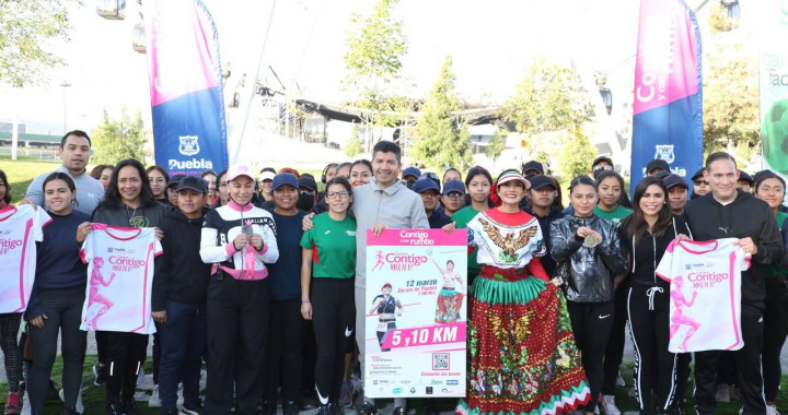 Presentan la medalla y playera de la carrera Contigo Mujer