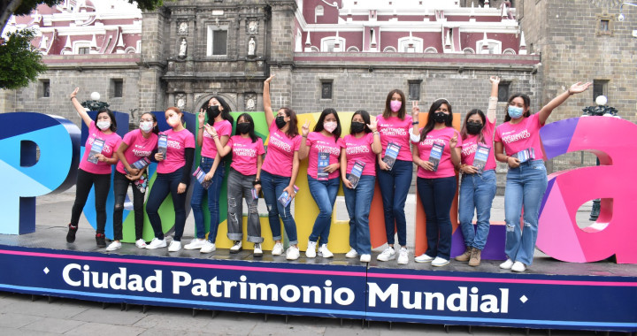 Reconocen a guías de turistas