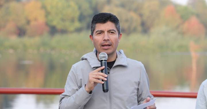 Eduardo Rivera entrega rehabilitación de la Laguna de Chapulco