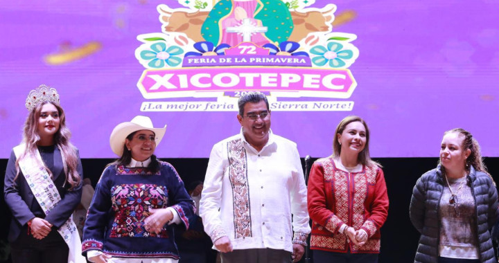 Llama Sergio Salomón a conservar las tradiciones y costumbres de Puebla