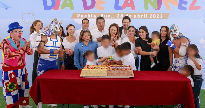 Celebran Gaby Bonilla y Sergio Salomón día de la niñez con menores de casas de asistencia del SEDIF