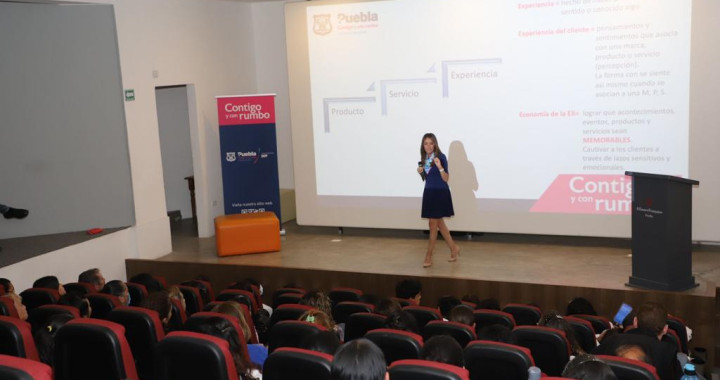 SMDIF Puebla fomenta el autoempleo con el primer encuentro de emprendimiento