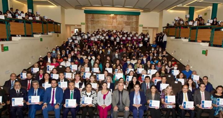 SMDIF Puebla reconoce a prestadores de servicio social y prácticas profesionales