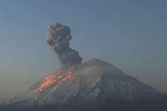 El Volcán Popocatépetl amanece con explosión e incrementa su actividad